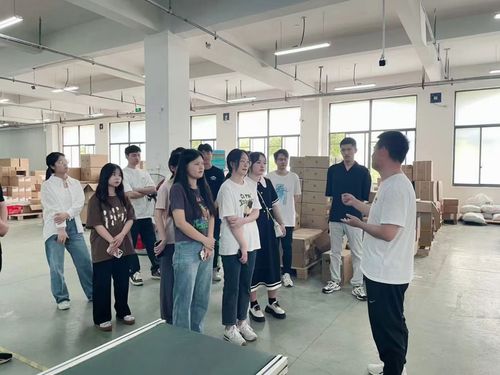 專業實踐授經驗，學以致用促發展 經濟管理學院電子商務專業學生赴企業參觀見習，深化技術服務認知